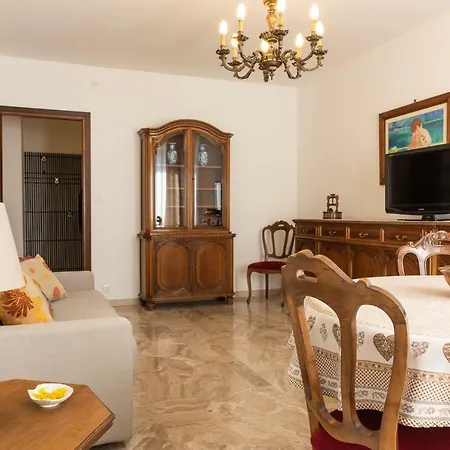 Living Valley Apartment
